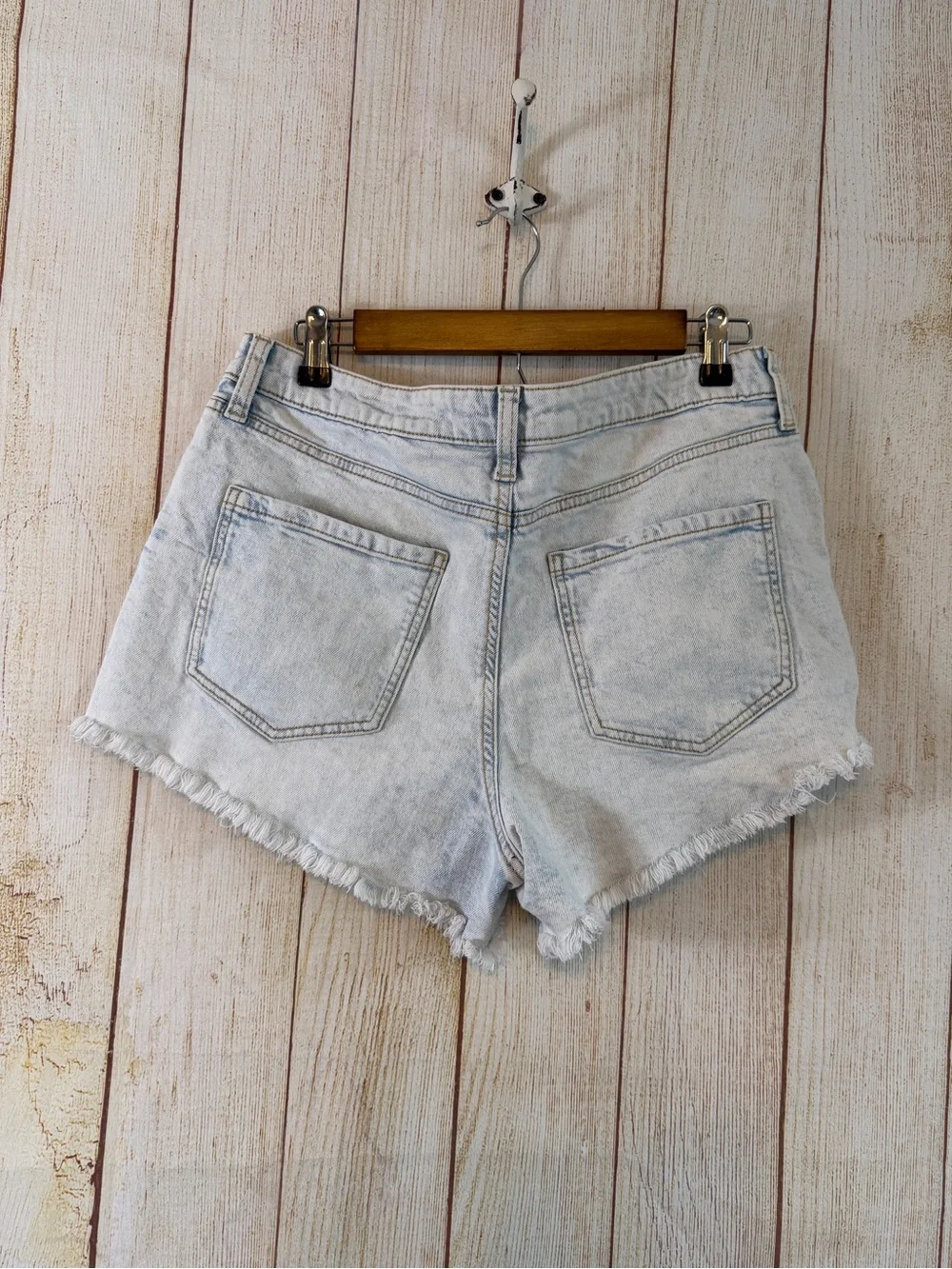 Celebrity Pink Light Wash Distressed High Rise Denim Shorts 11/30